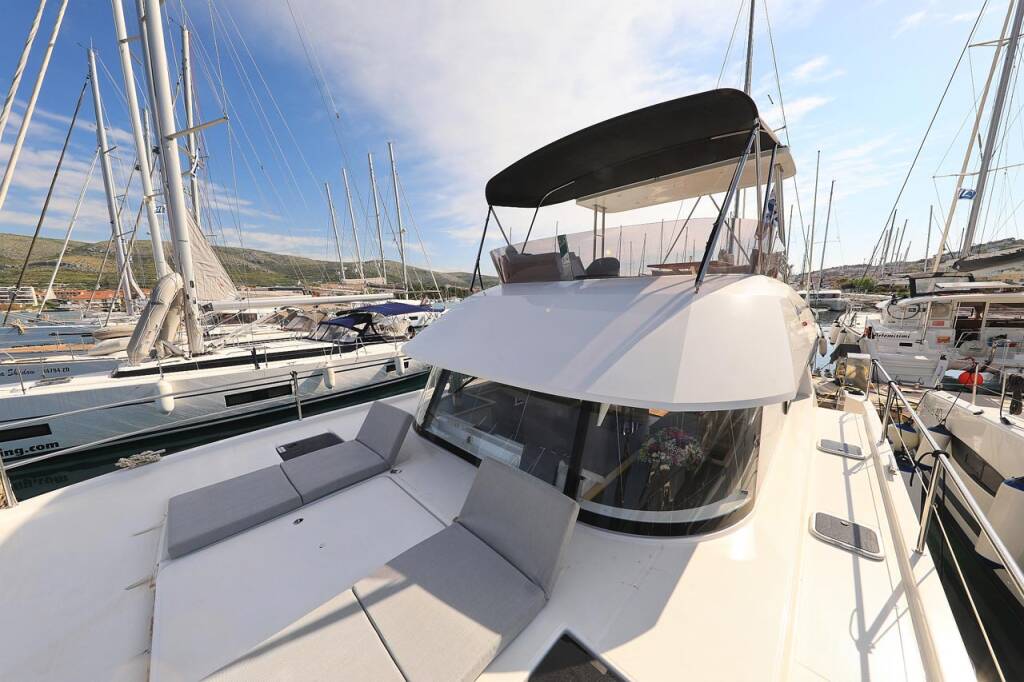 Power catamaran Fountaine Pajot MY 37 Marlie