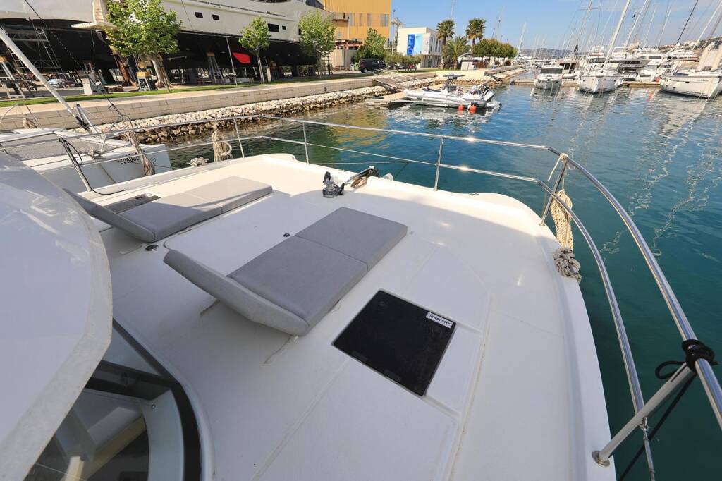 Power catamaran Fountaine Pajot MY 37 Marlie