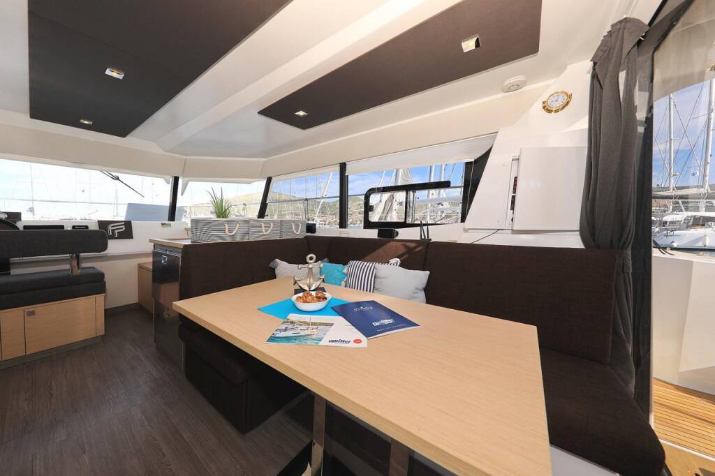 Power catamaran Fountaine Pajot MY 37 Marlie