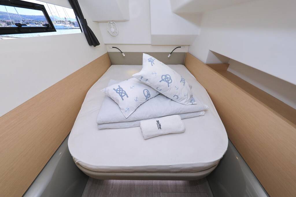 Power catamaran Fountaine Pajot MY 37 Marlie