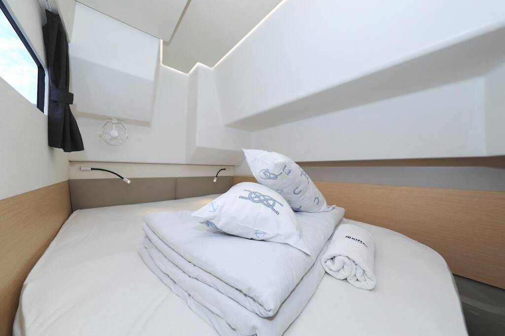 Power catamaran Fountaine Pajot MY 37 Marlie