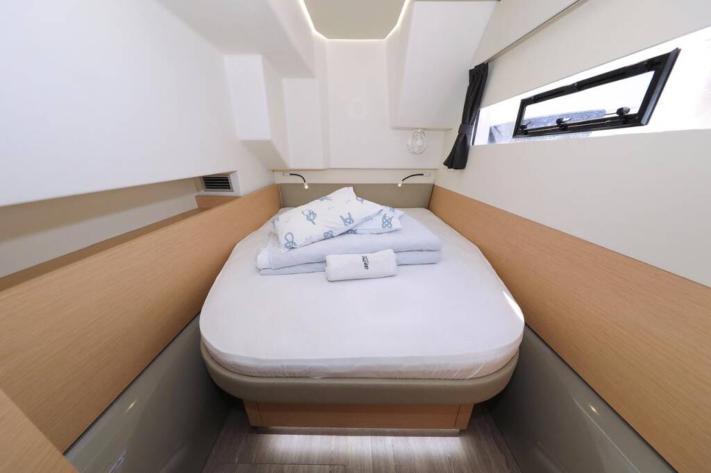 Power catamaran Fountaine Pajot MY 37 Marlie