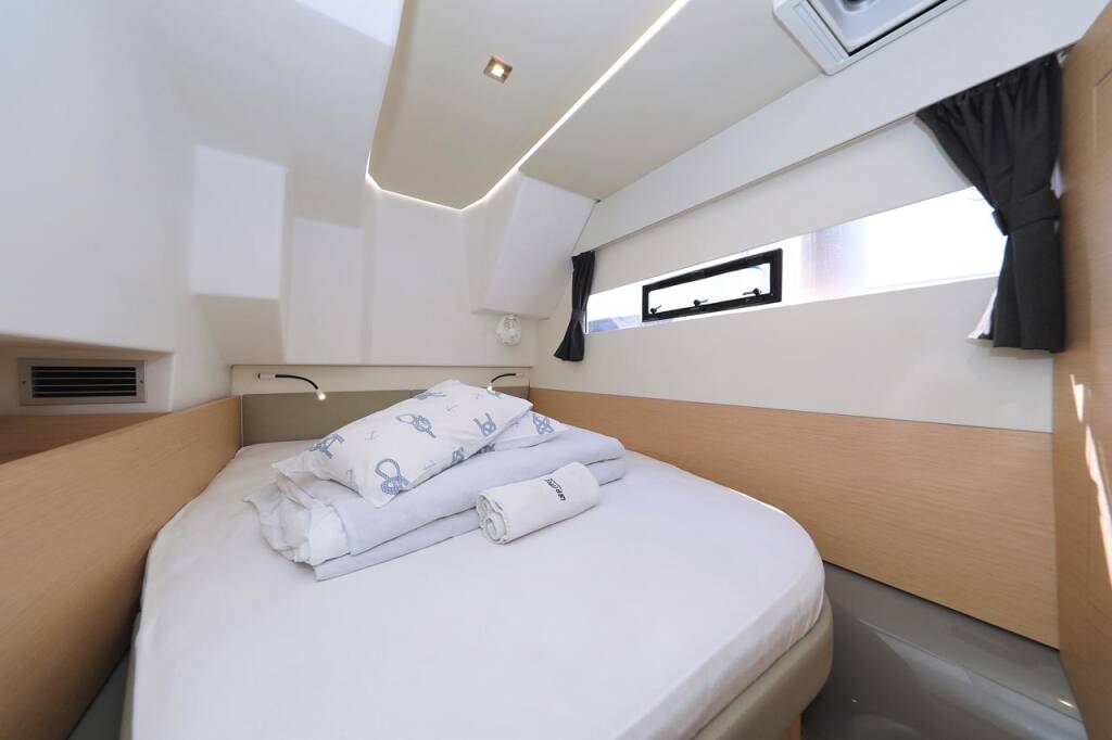 Power catamaran Fountaine Pajot MY 37 Marlie