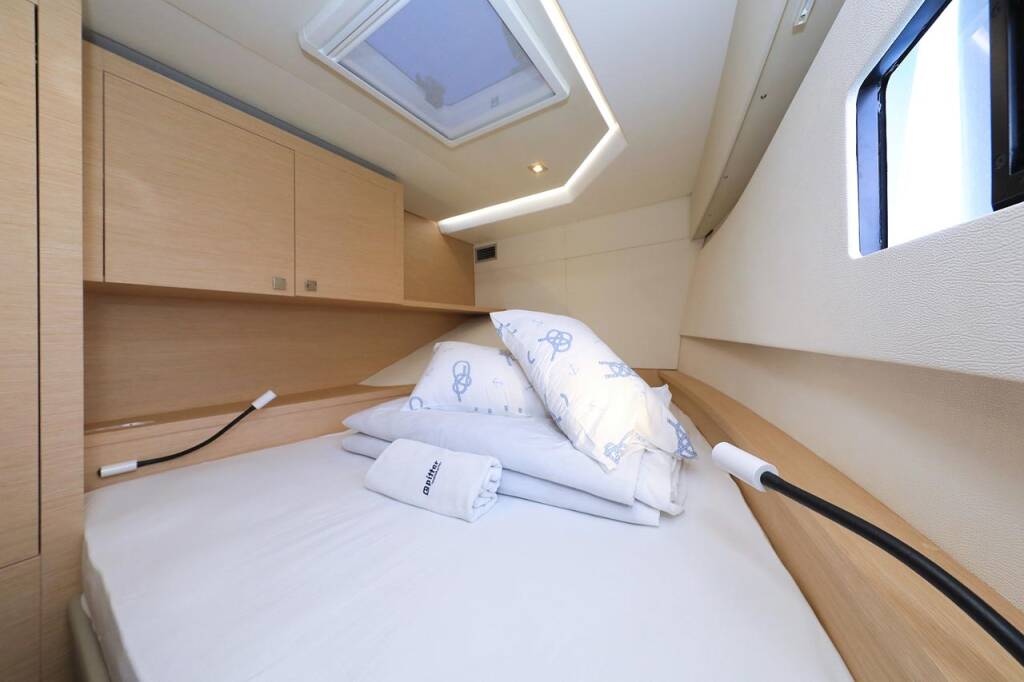 Power catamaran Fountaine Pajot MY 37 Marlie