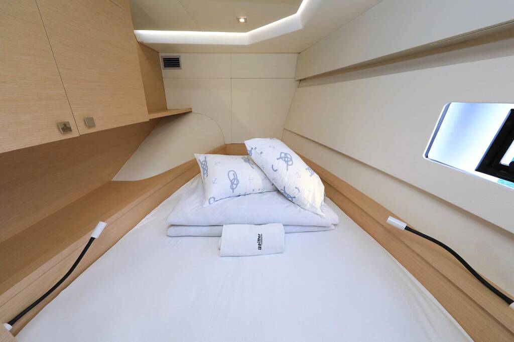 Power catamaran Fountaine Pajot MY 37 Marlie
