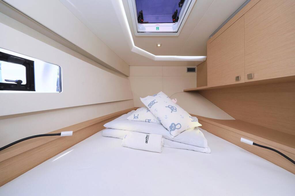 Power catamaran Fountaine Pajot MY 37 Marlie
