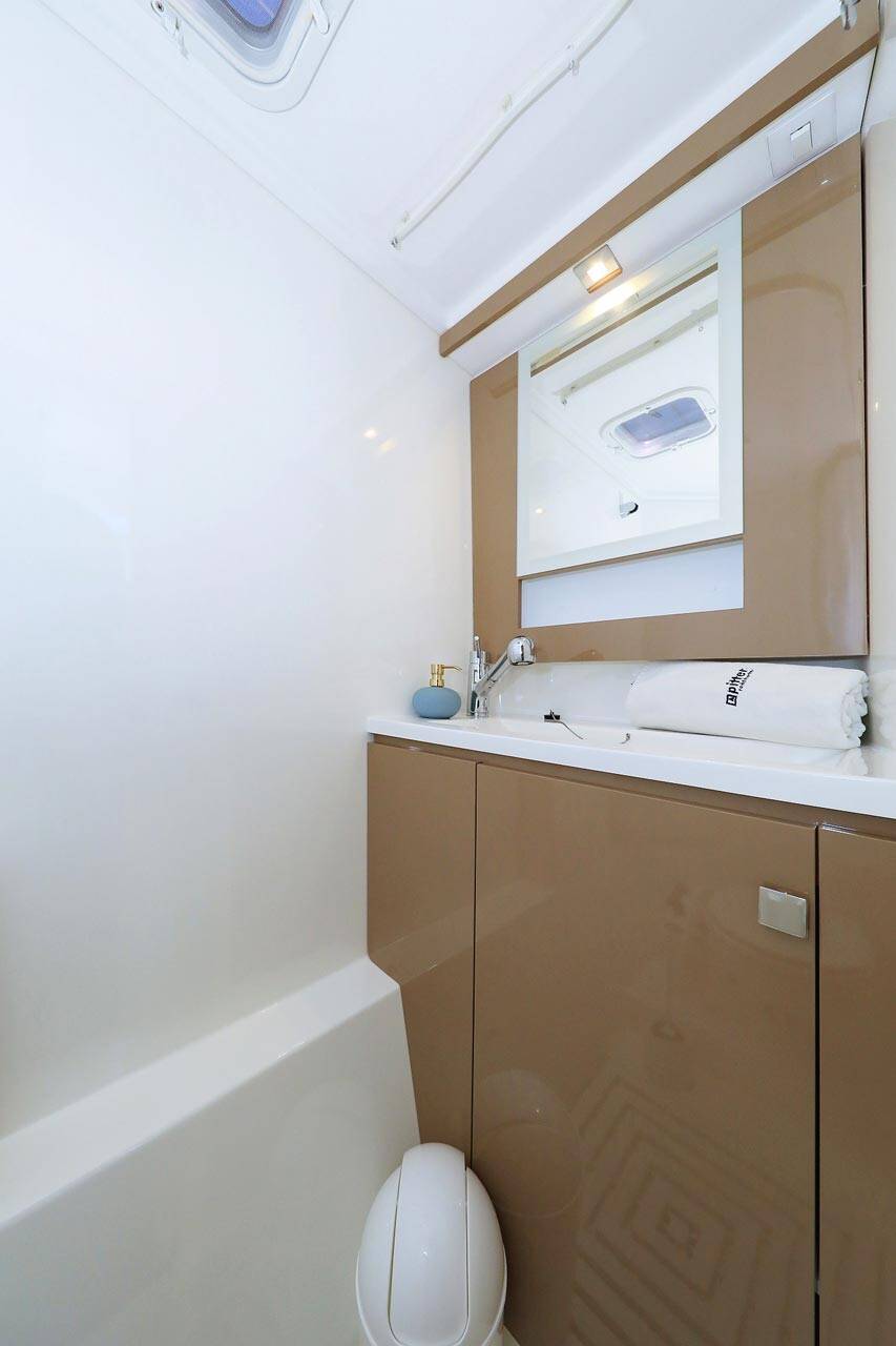 Power catamaran Fountaine Pajot MY 37 Marlie