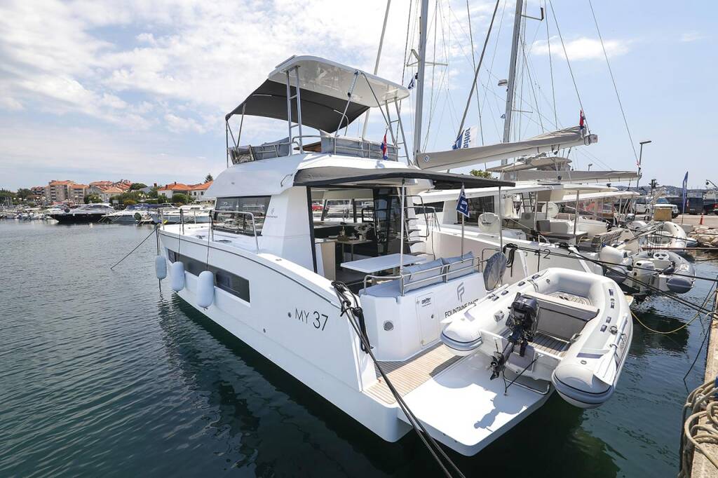 Power catamaran Fountaine Pajot MY 37 Anrik