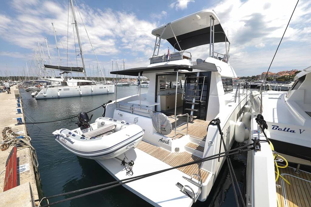Power catamaran Fountaine Pajot MY 37 Anrik