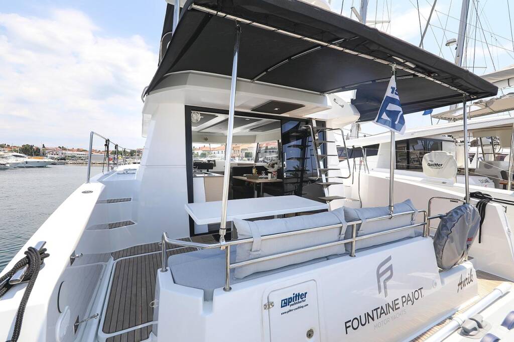 Power catamaran Fountaine Pajot MY 37 Anrik