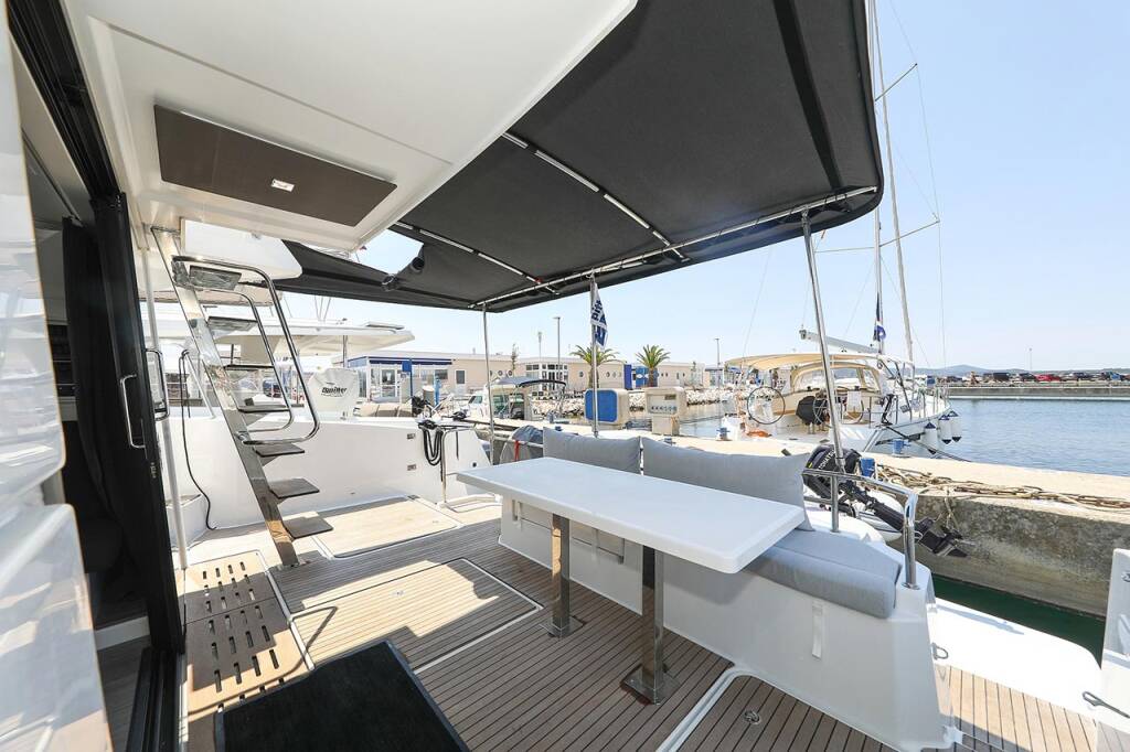 Power catamaran Fountaine Pajot MY 37 Anrik