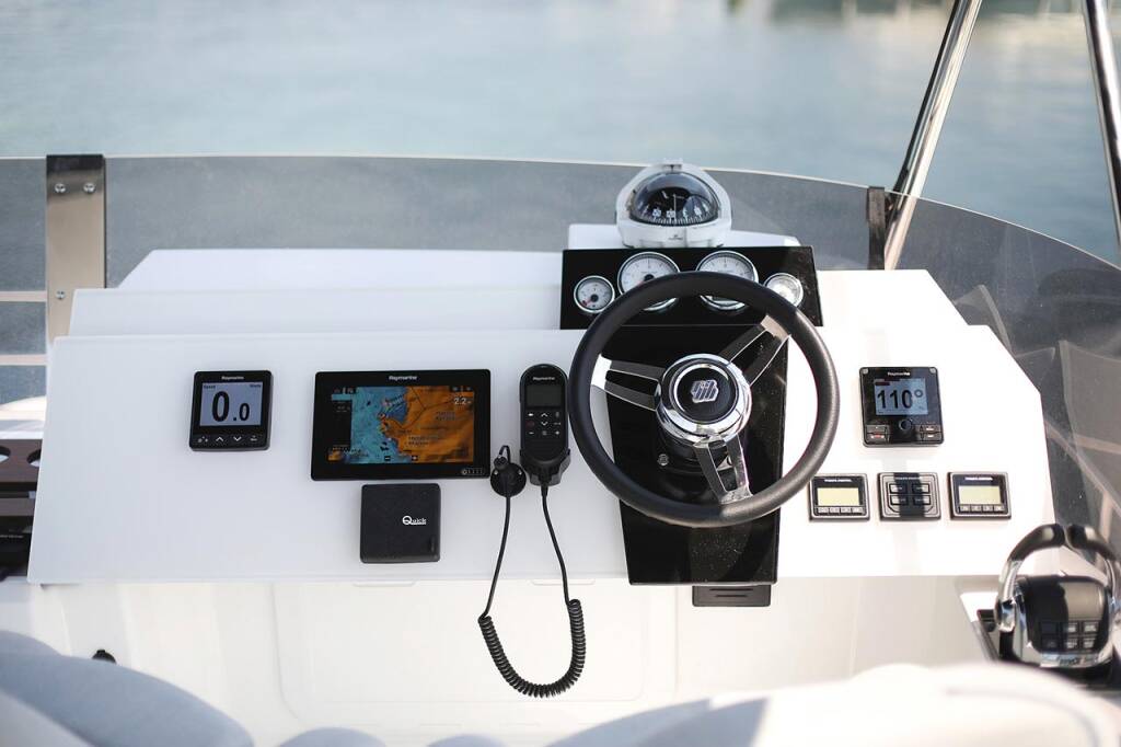 Power catamaran Fountaine Pajot MY 37 Anrik