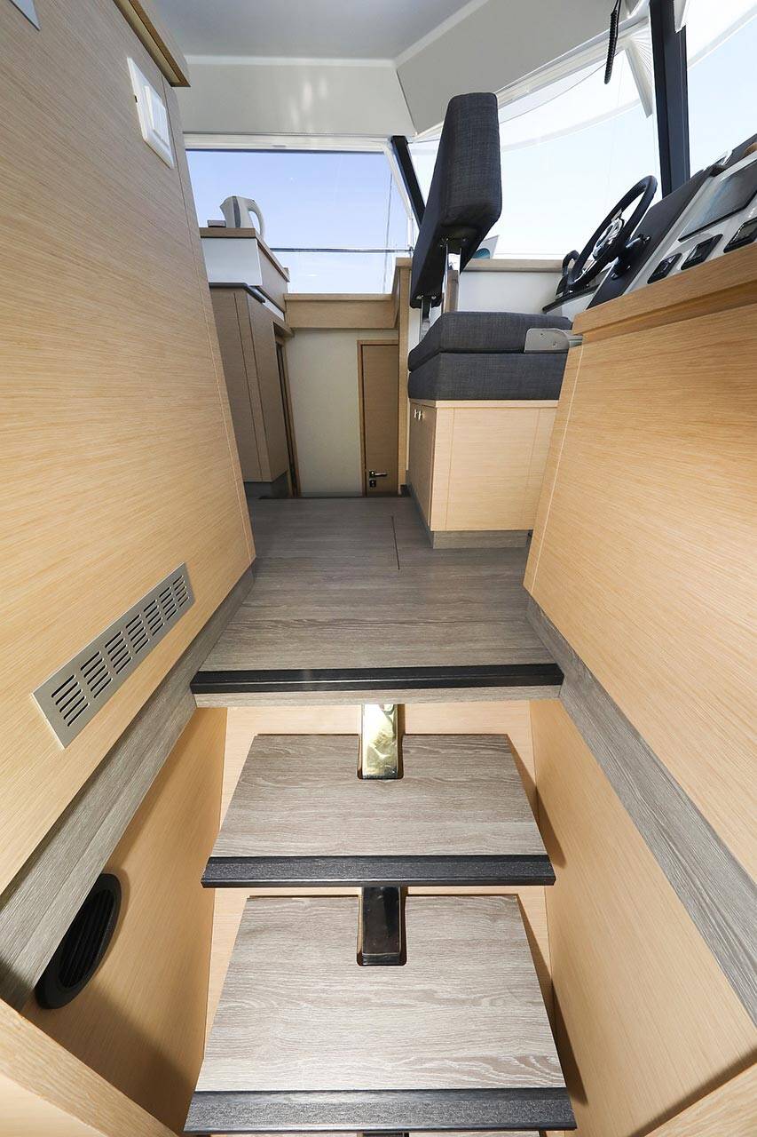 Power catamaran Fountaine Pajot MY 37 Anrik