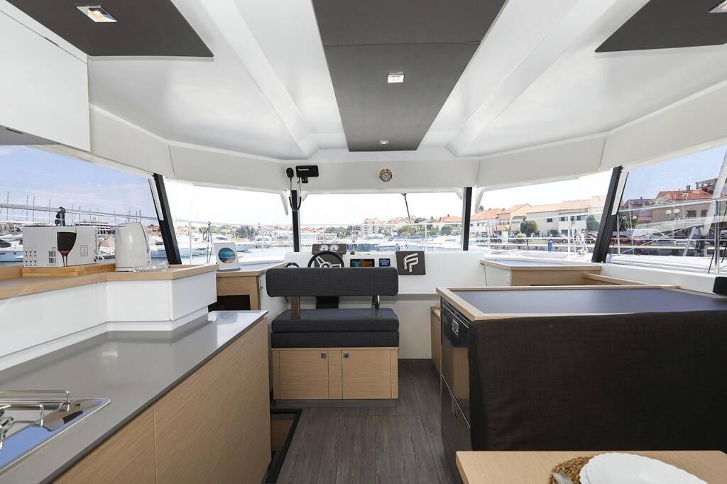 Power catamaran Fountaine Pajot MY 37 Anrik