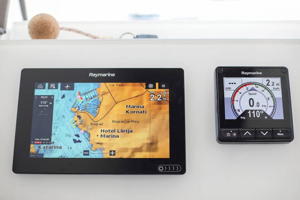 Power catamaran Fountaine Pajot MY 37 Anrik