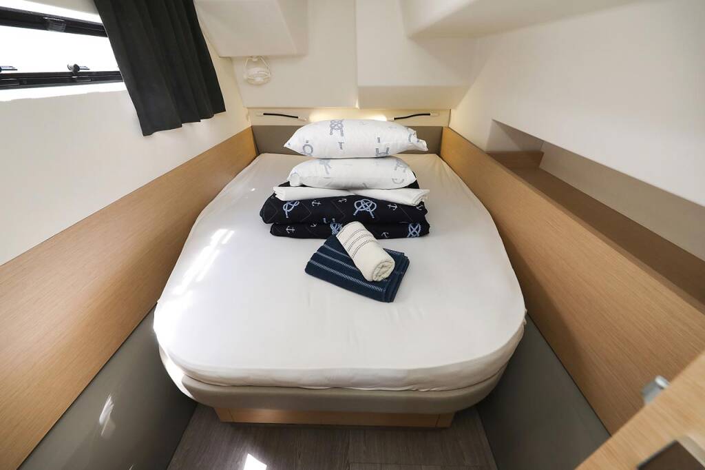 Power catamaran Fountaine Pajot MY 37 Anrik