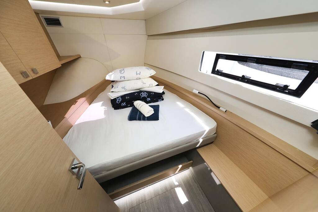Power catamaran Fountaine Pajot MY 37 Anrik