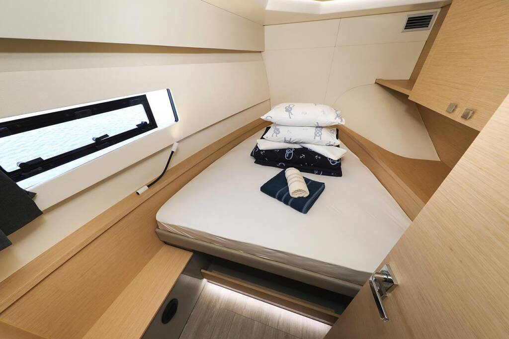 Power catamaran Fountaine Pajot MY 37 Anrik