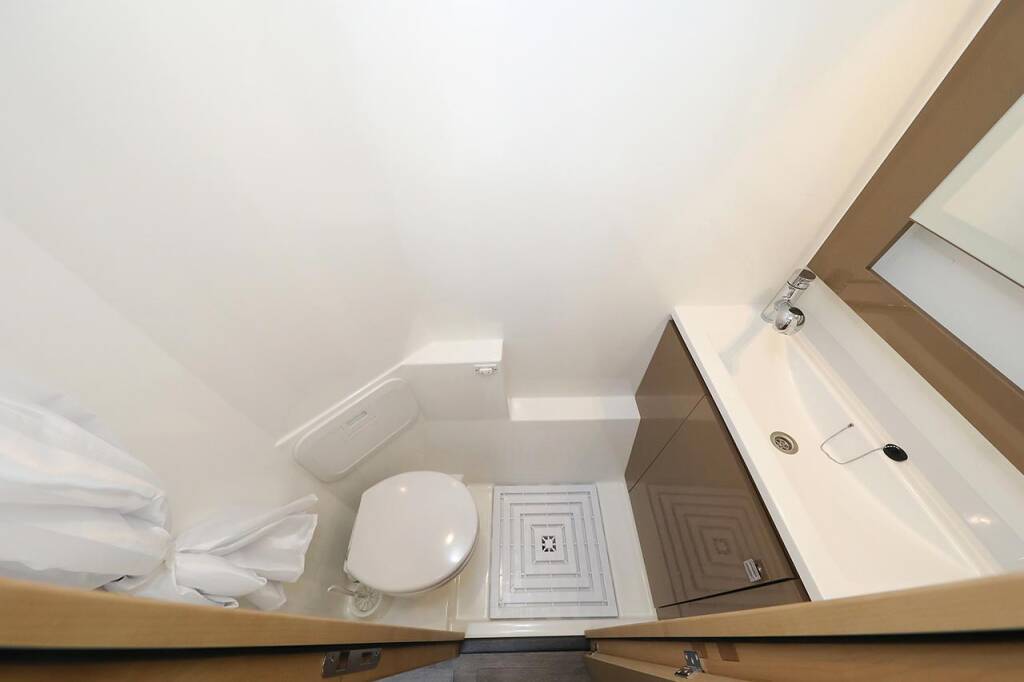 Power catamaran Fountaine Pajot MY 37 Anrik