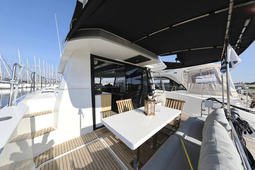 Power catamaran Fountaine Pajot MY 37 Marketka