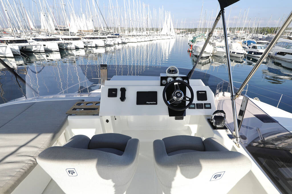 Power catamaran Fountaine Pajot MY 37 Marketka