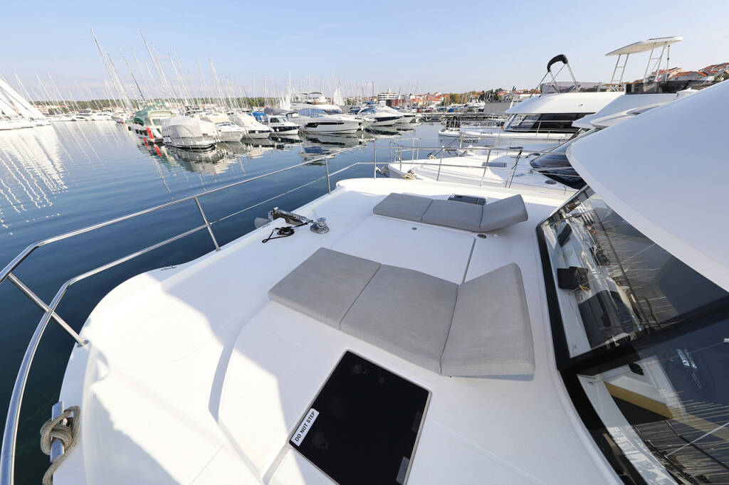 Power catamaran Fountaine Pajot MY 37 Marketka