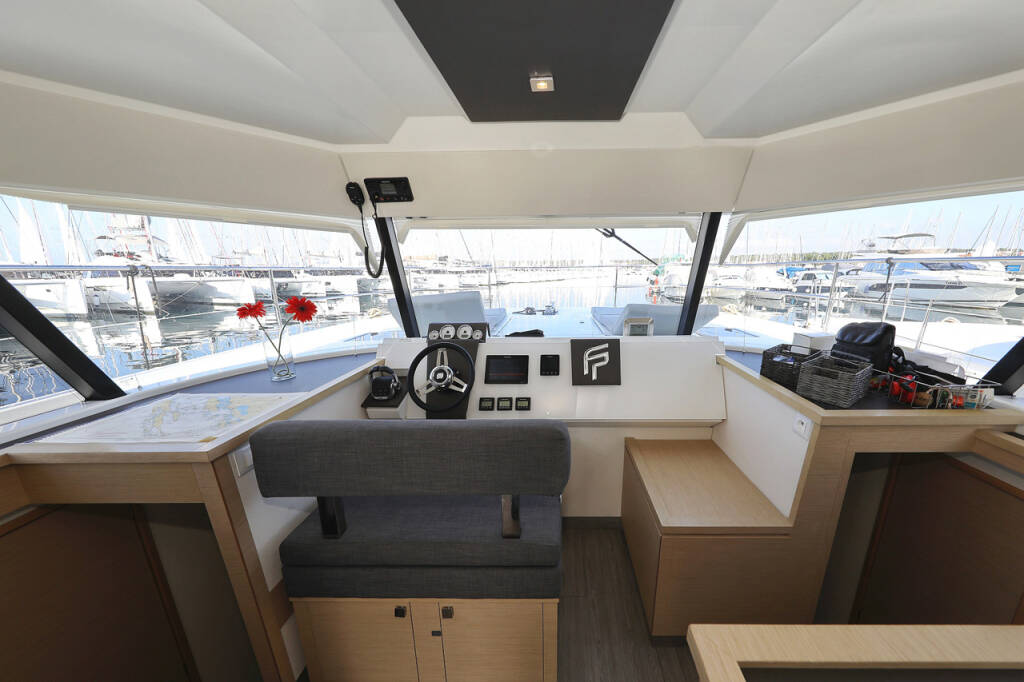 Power catamaran Fountaine Pajot MY 37 Marketka