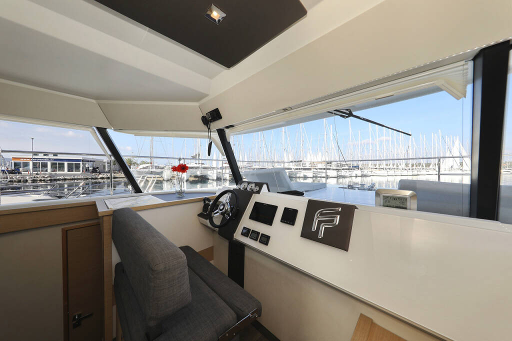 Power catamaran Fountaine Pajot MY 37 Marketka