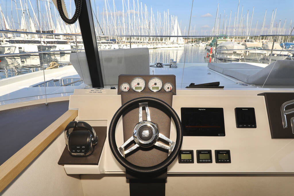 Power catamaran Fountaine Pajot MY 37 Marketka