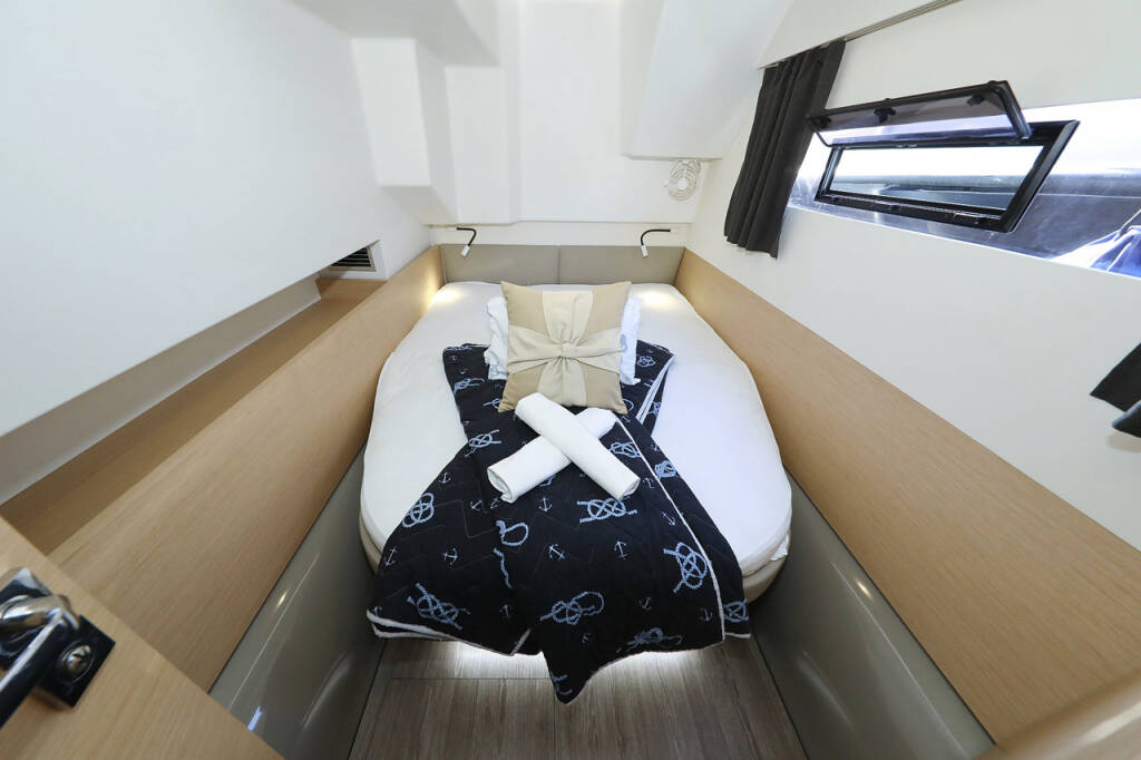 Power catamaran Fountaine Pajot MY 37 Marketka