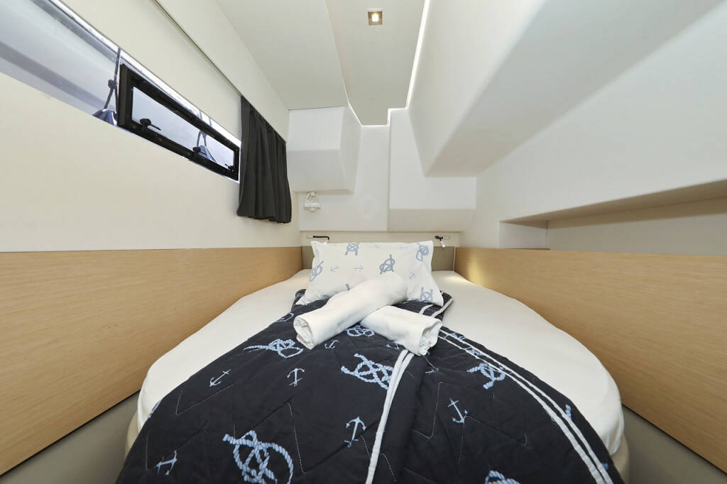 Power catamaran Fountaine Pajot MY 37 Marketka