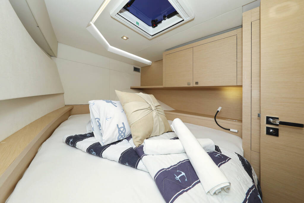 Power catamaran Fountaine Pajot MY 37 Marketka