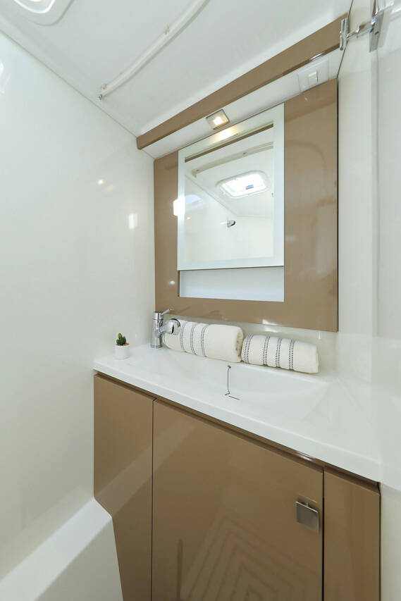 Power catamaran Fountaine Pajot MY 37 Marketka