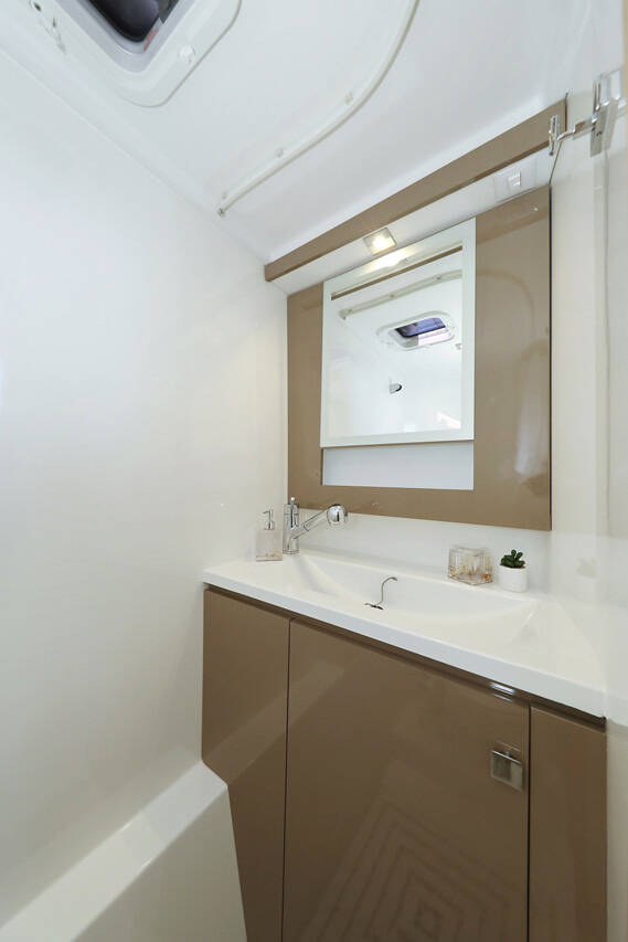Power catamaran Fountaine Pajot MY 37 Marketka