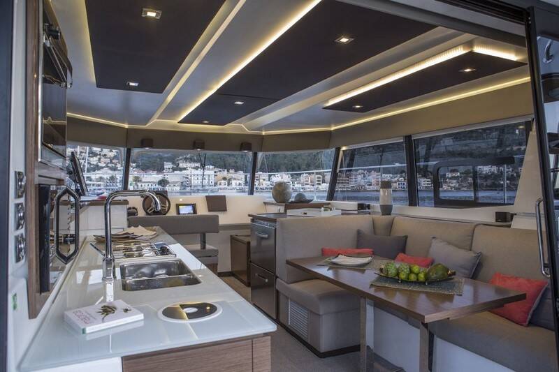 Power catamaran Fountaine Pajot MY 37 Thunderball