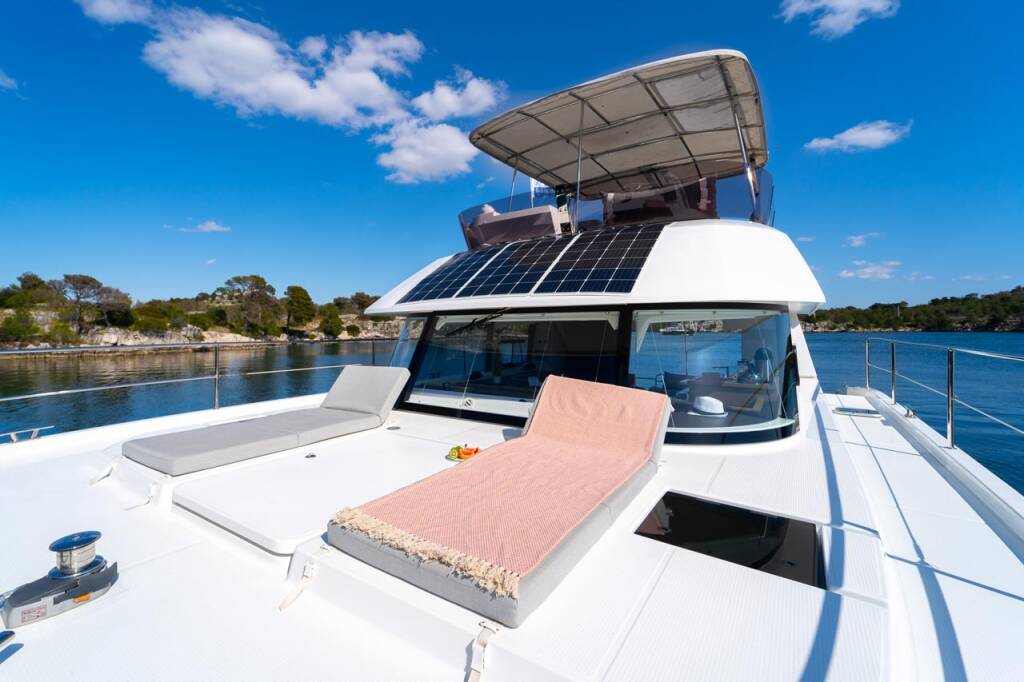 Power catamaran Fountaine Pajot MY 37 Mon Ami