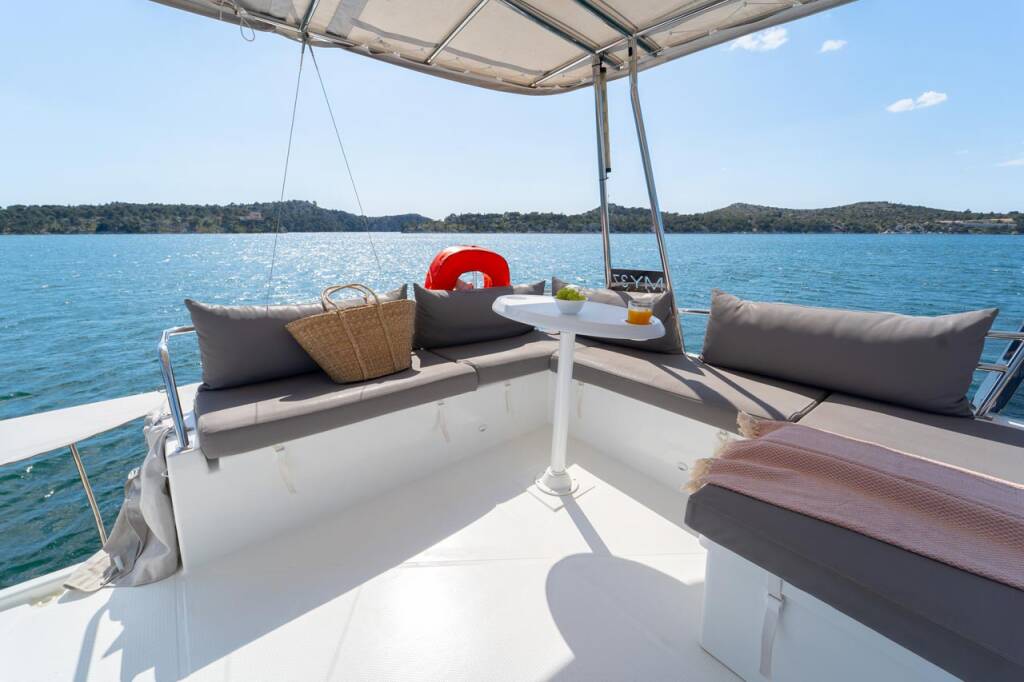 Power catamaran Fountaine Pajot MY 37 Mon Ami