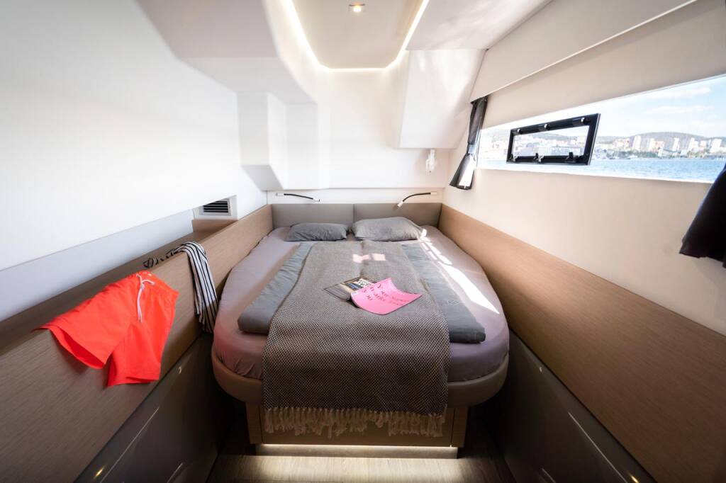 Power catamaran Fountaine Pajot MY 37 Mon Ami