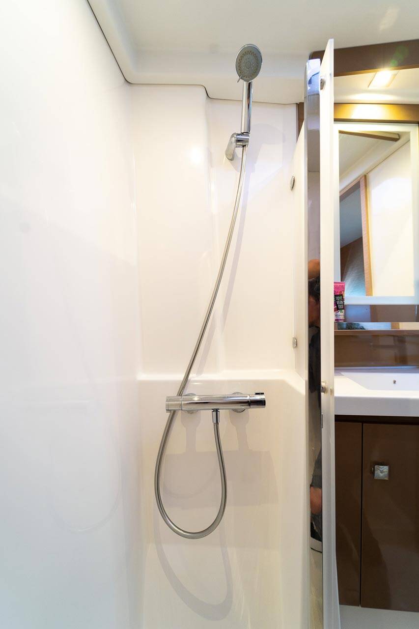 Power catamaran Fountaine Pajot MY 37 Mon Ami