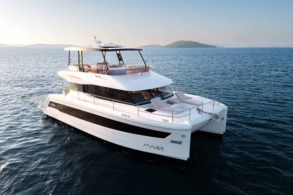 Power catamaran Fountaine Pajot MY6 Family 2.0