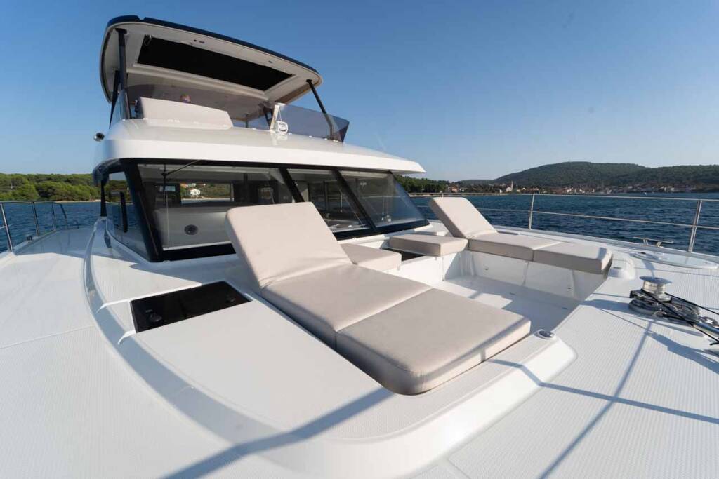 Power catamaran Fountaine Pajot MY6 Family 2.0