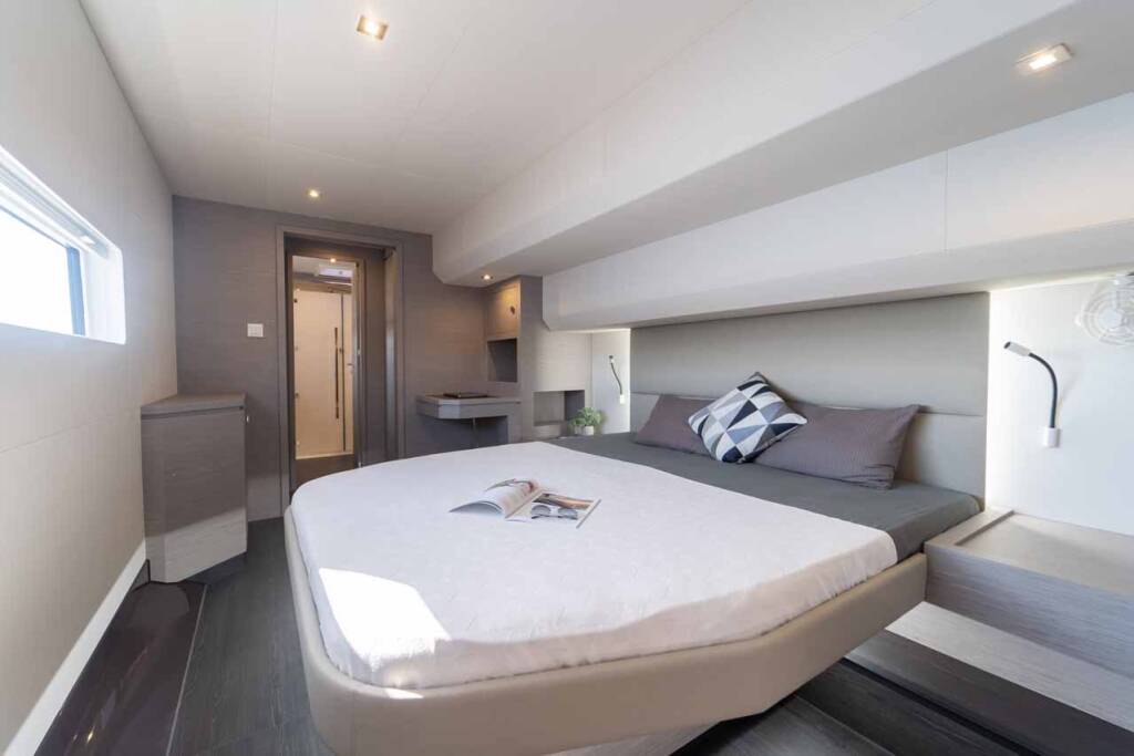 Power catamaran Fountaine Pajot MY6 Family 2.0