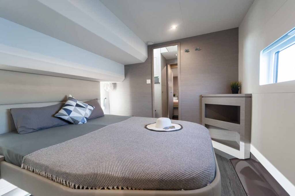 Power catamaran Fountaine Pajot MY6 Family 2.0
