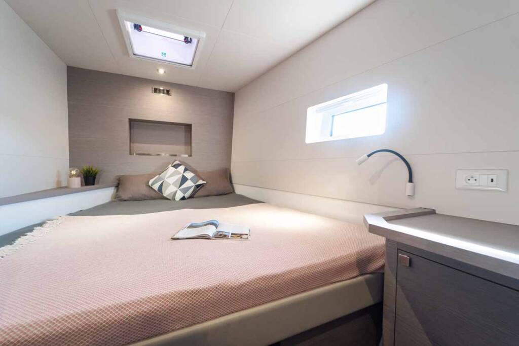 Power catamaran Fountaine Pajot MY6 Family 2.0