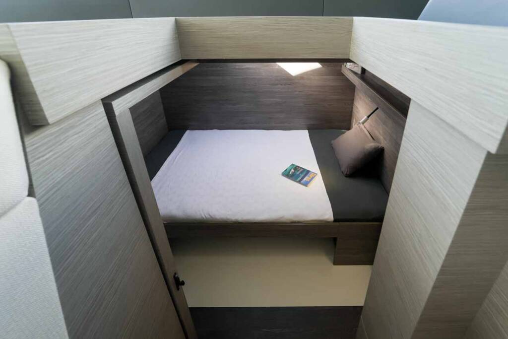 Power catamaran Fountaine Pajot MY6 Family 2.0