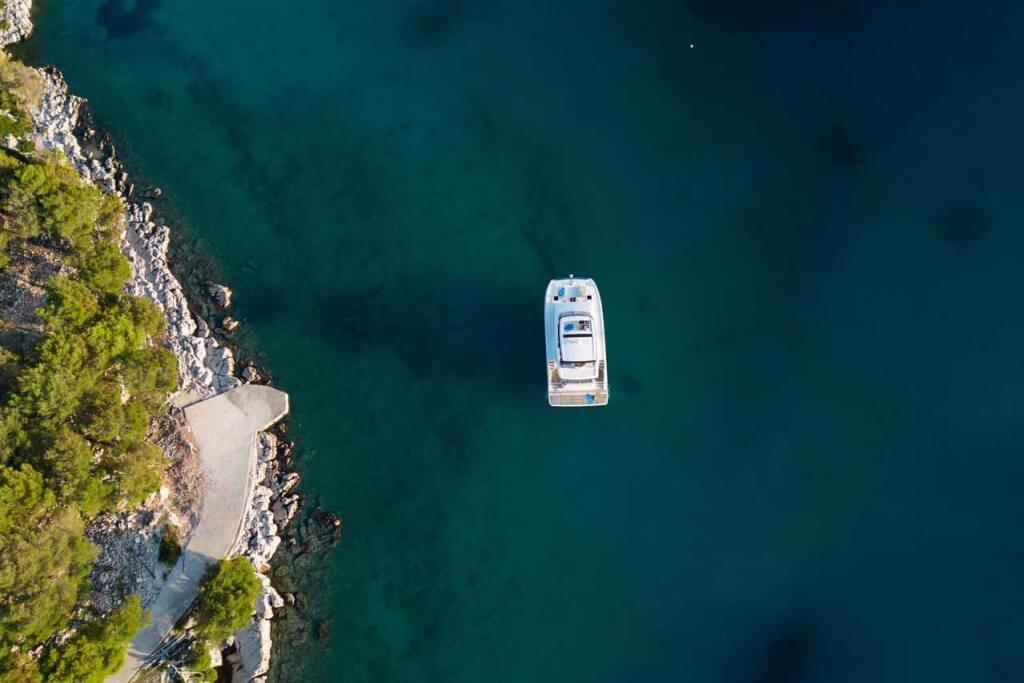 Power catamaran Fountaine Pajot MY6 Family 2.0