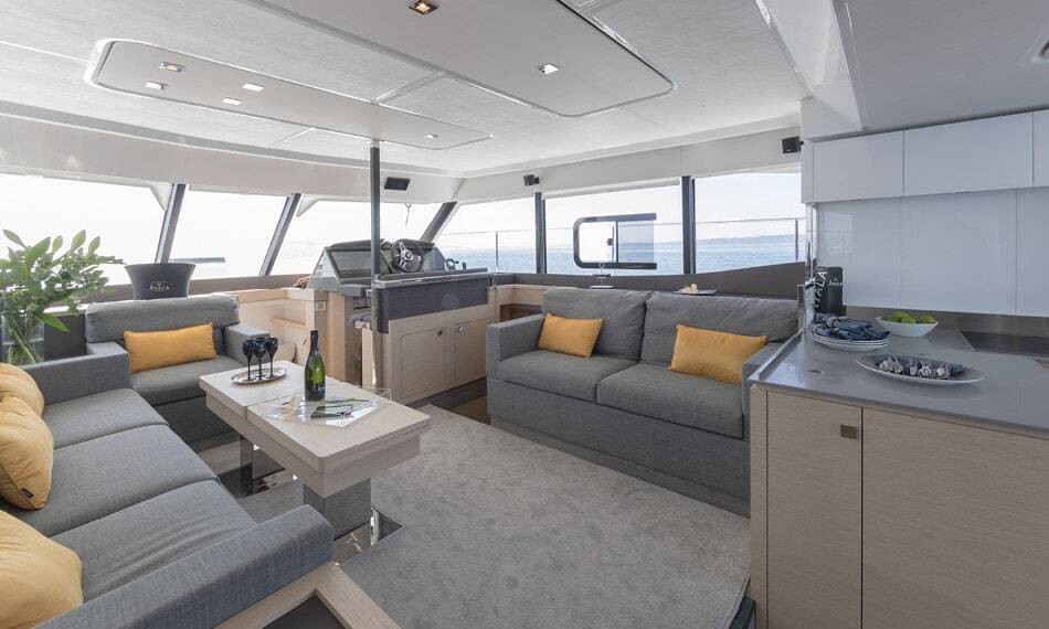 Power catamaran Fountaine Pajot MY6 EMY6