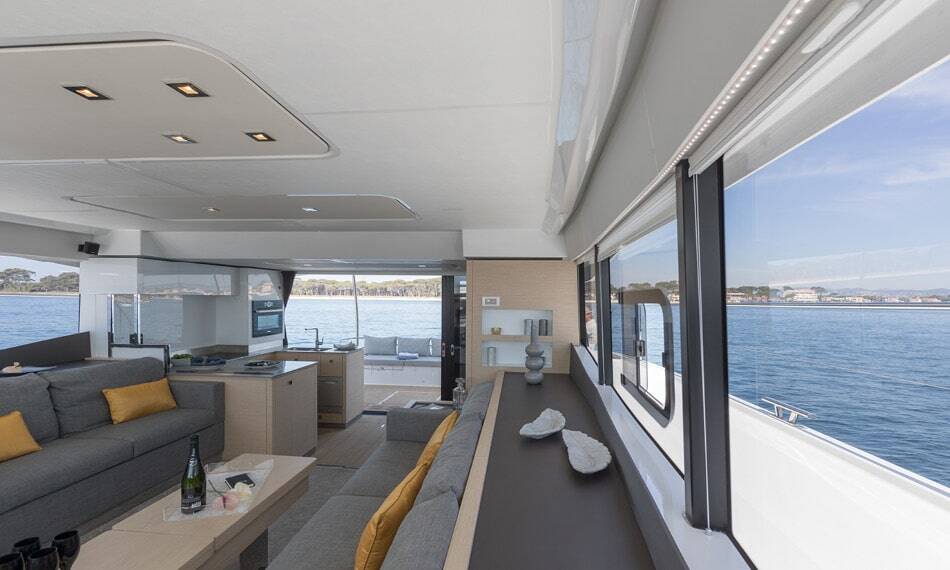 Power catamaran Fountaine Pajot MY6 EMY6