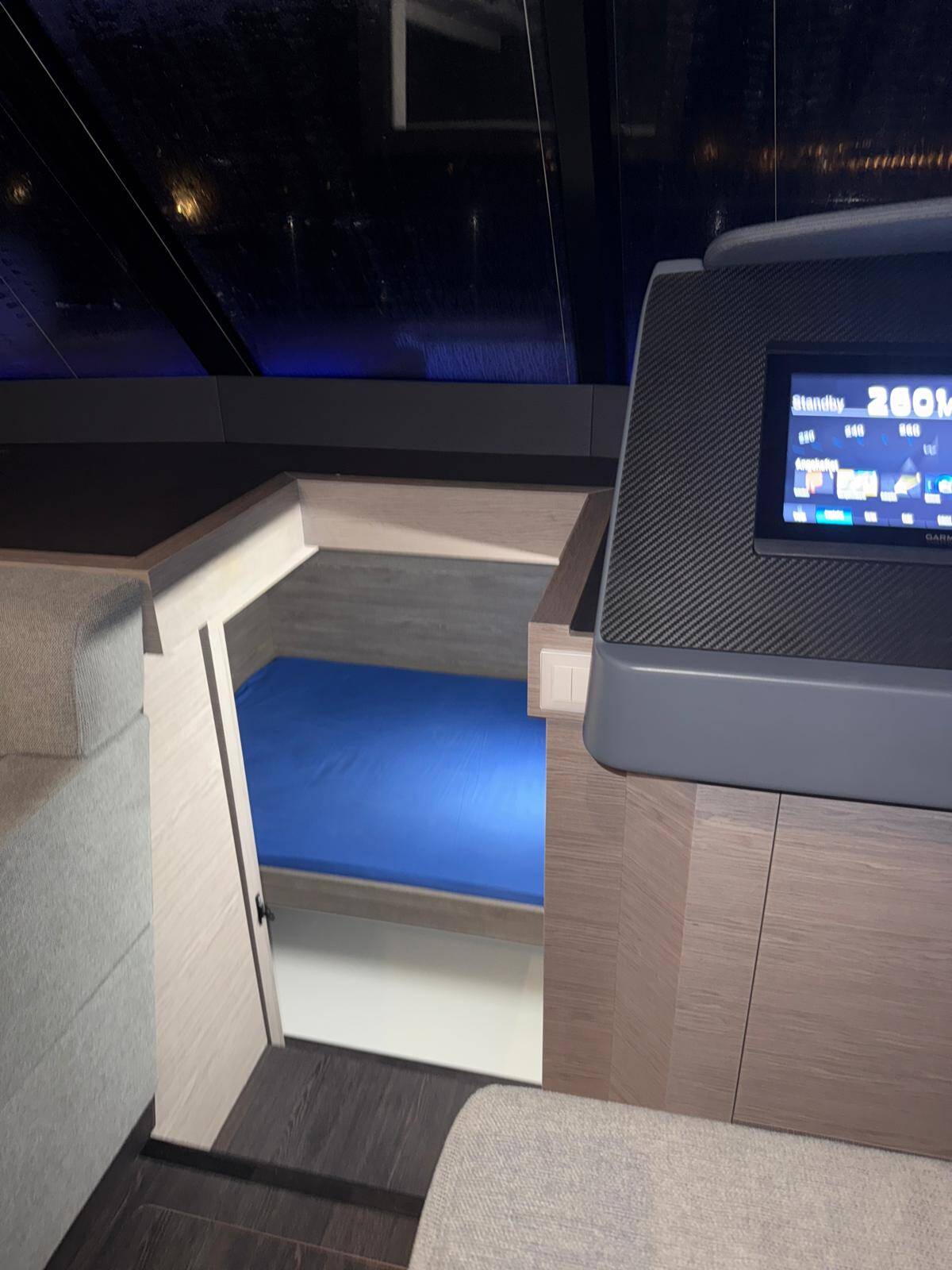 Power catamaran Fountaine Pajot MY6 Mamma Mia