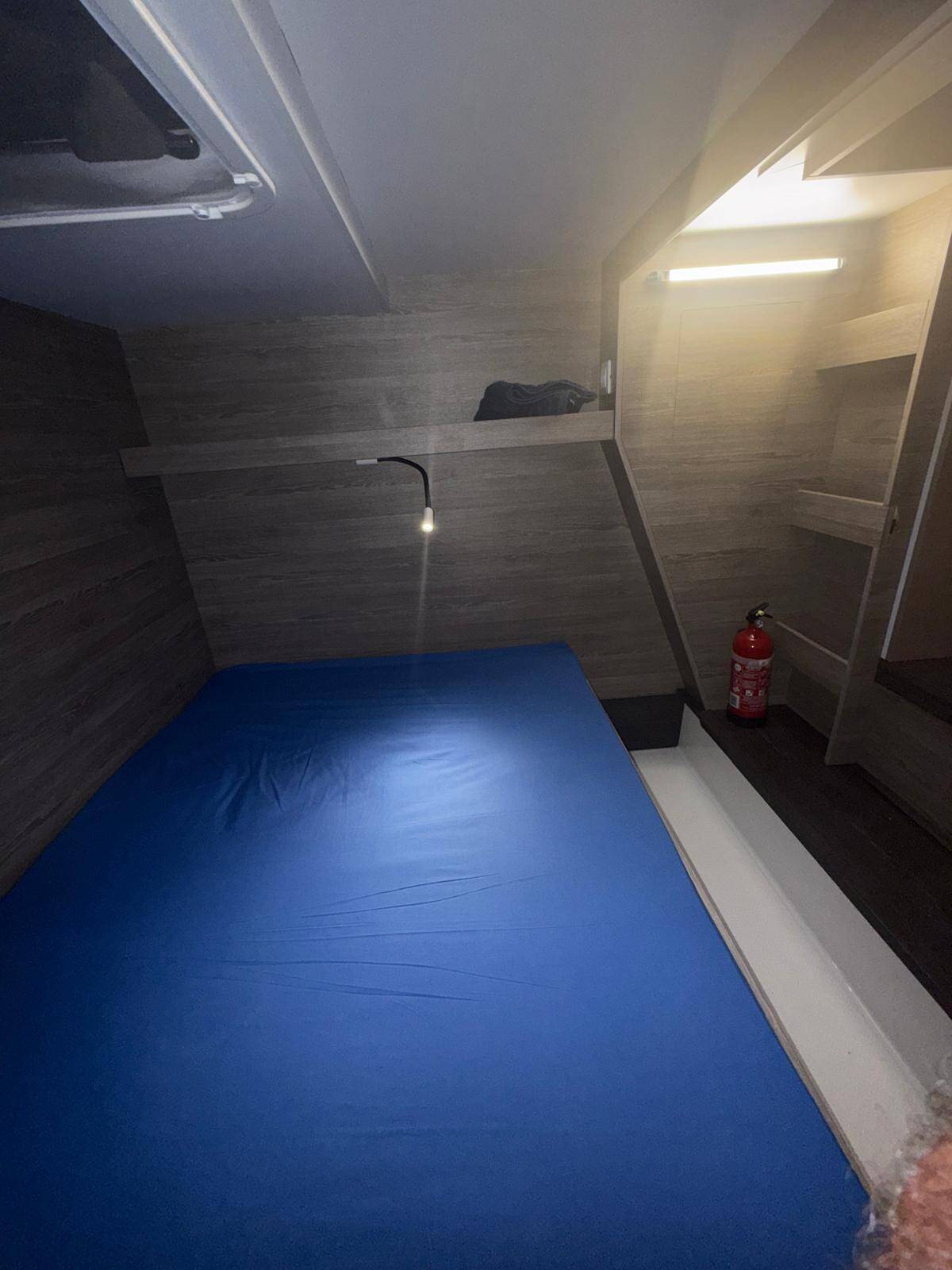 Power catamaran Fountaine Pajot MY6 Mamma Mia